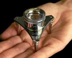 (image for) Solid Brass Tripod Magnifier